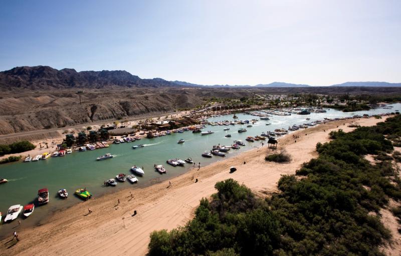 Pirate Cove Resort & Marina Needles Eksteriør bilde