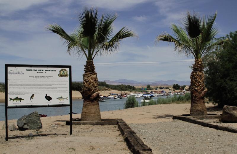 Pirate Cove Resort & Marina Needles Eksteriør bilde